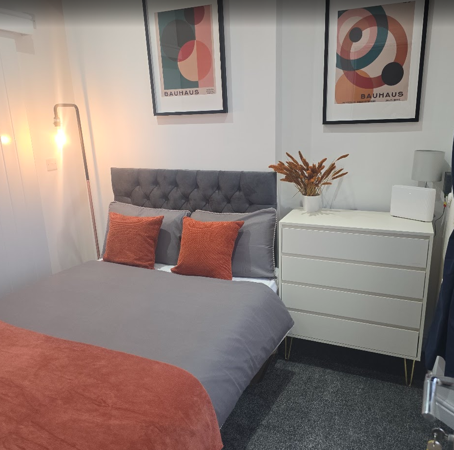 Sheffield after — double room with Bauhaus prints